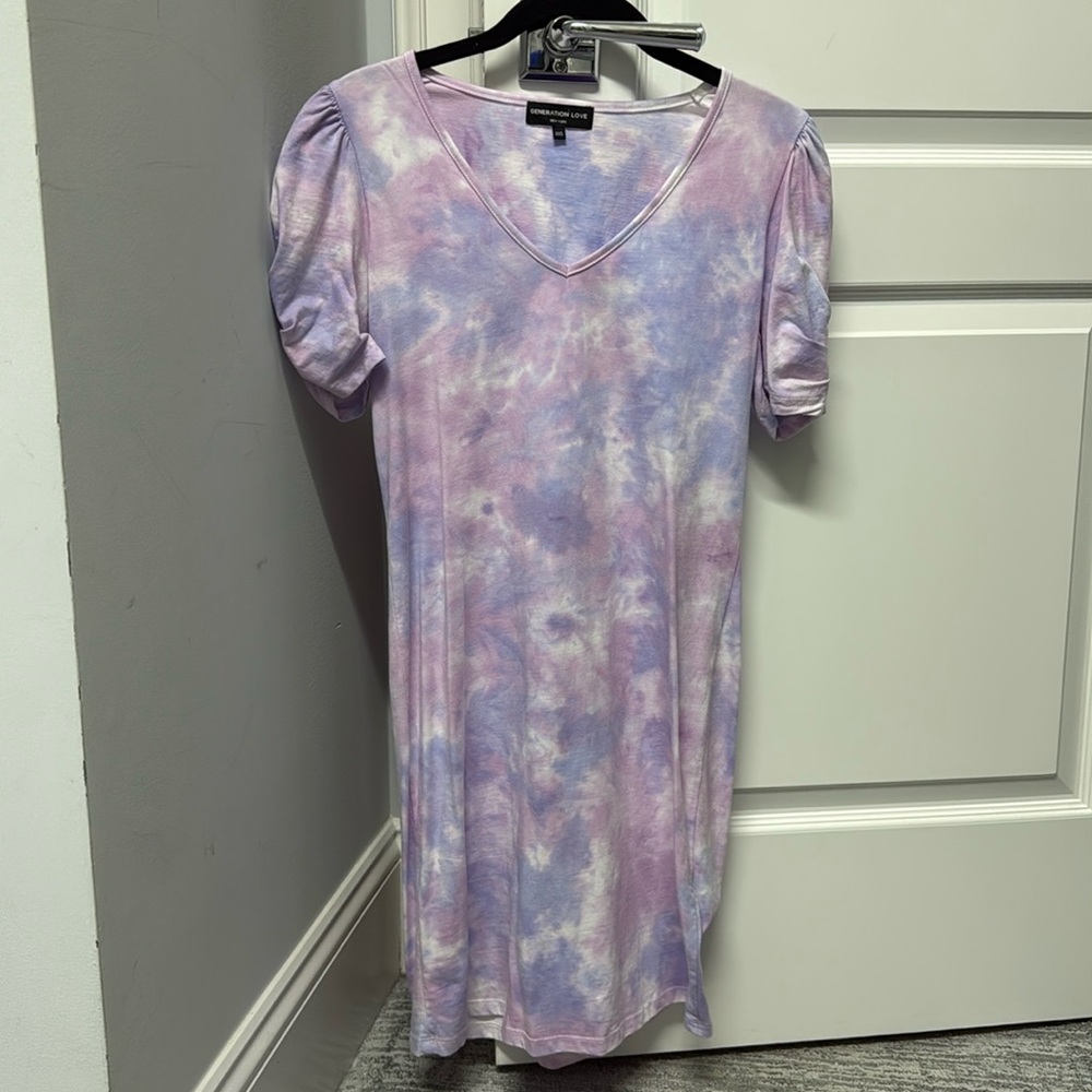 Lavender/pink/ white t shirt dress.